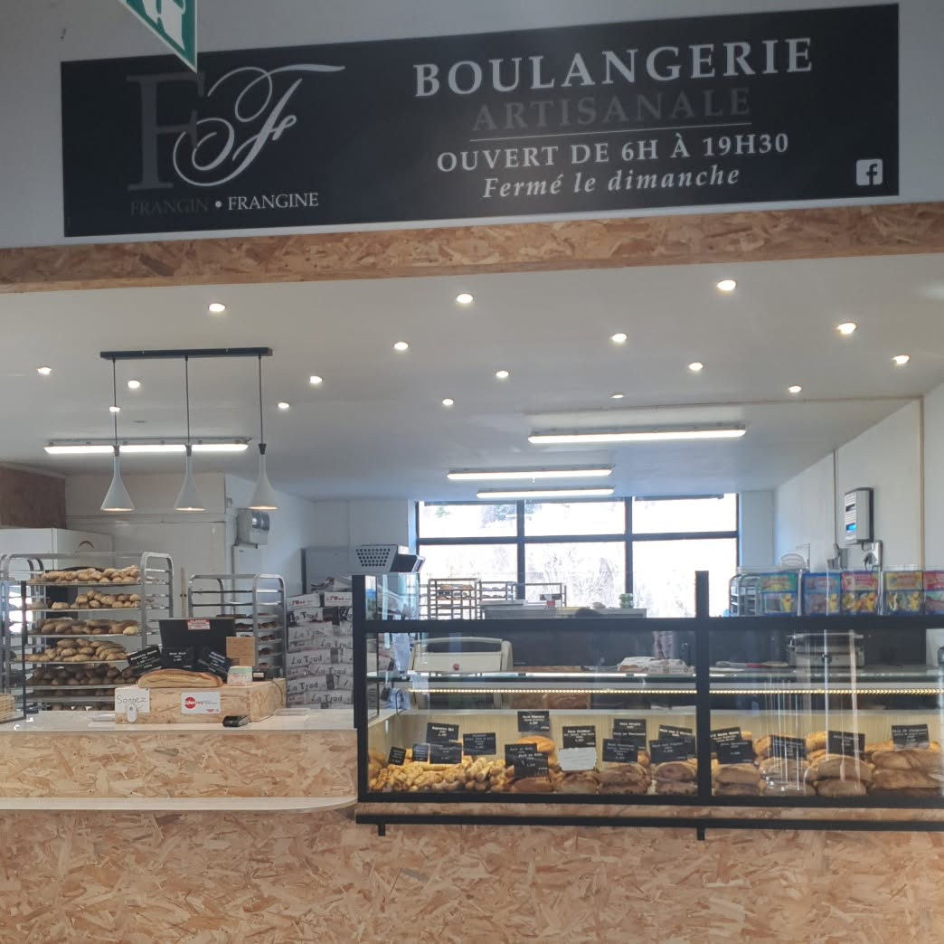 Vitrines et espace de production de Frangin Frangine